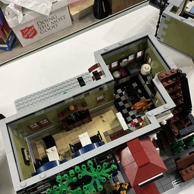 LEGO Creator Expert  10243 Parisian Restaurant BUILT WITH MINIFIGURES - SEE PICS
