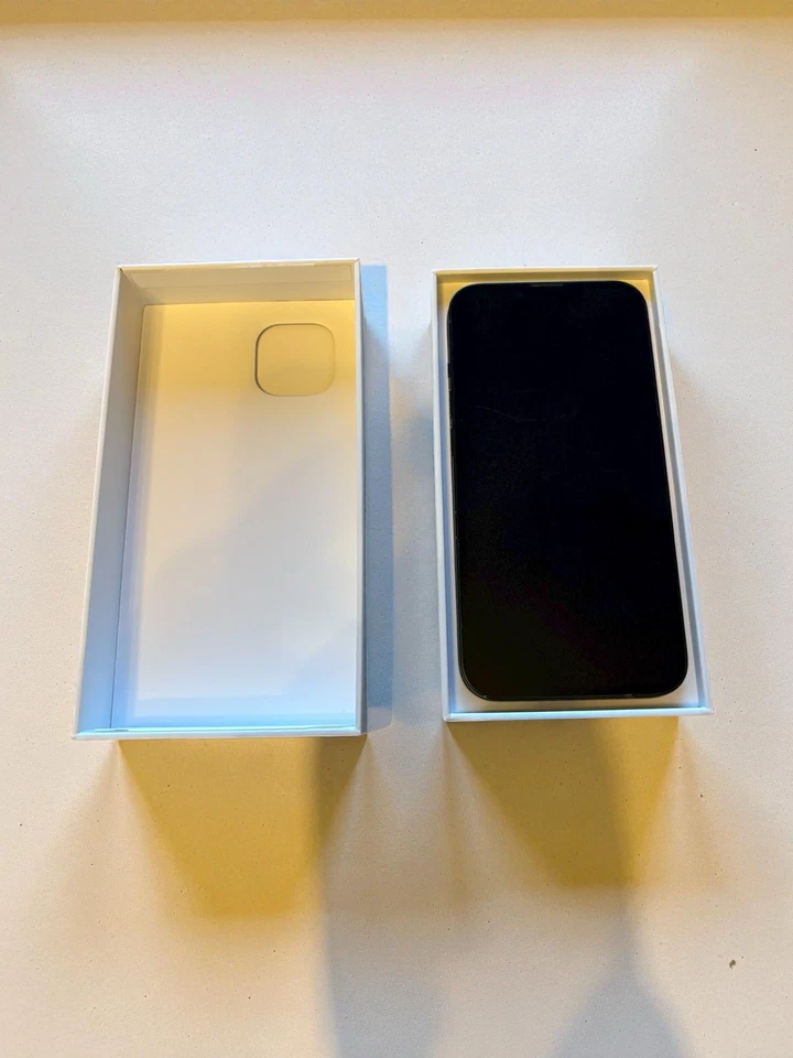 iPhone 13 128G Desbloqueado Verde Oscuro Verizon Foto 2 de 4