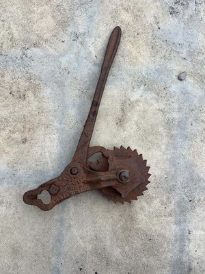 Pace woven wire co fence tension puller
