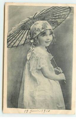 Fantasy - Girl Playing with Chinese Umbrella - 20539
