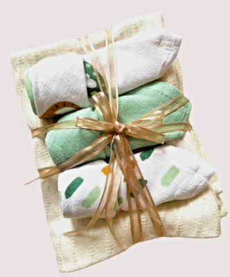 TRADIERO Baby - Geschenkset  Wild Africa  4 tlg. Decke u. Spucktücher