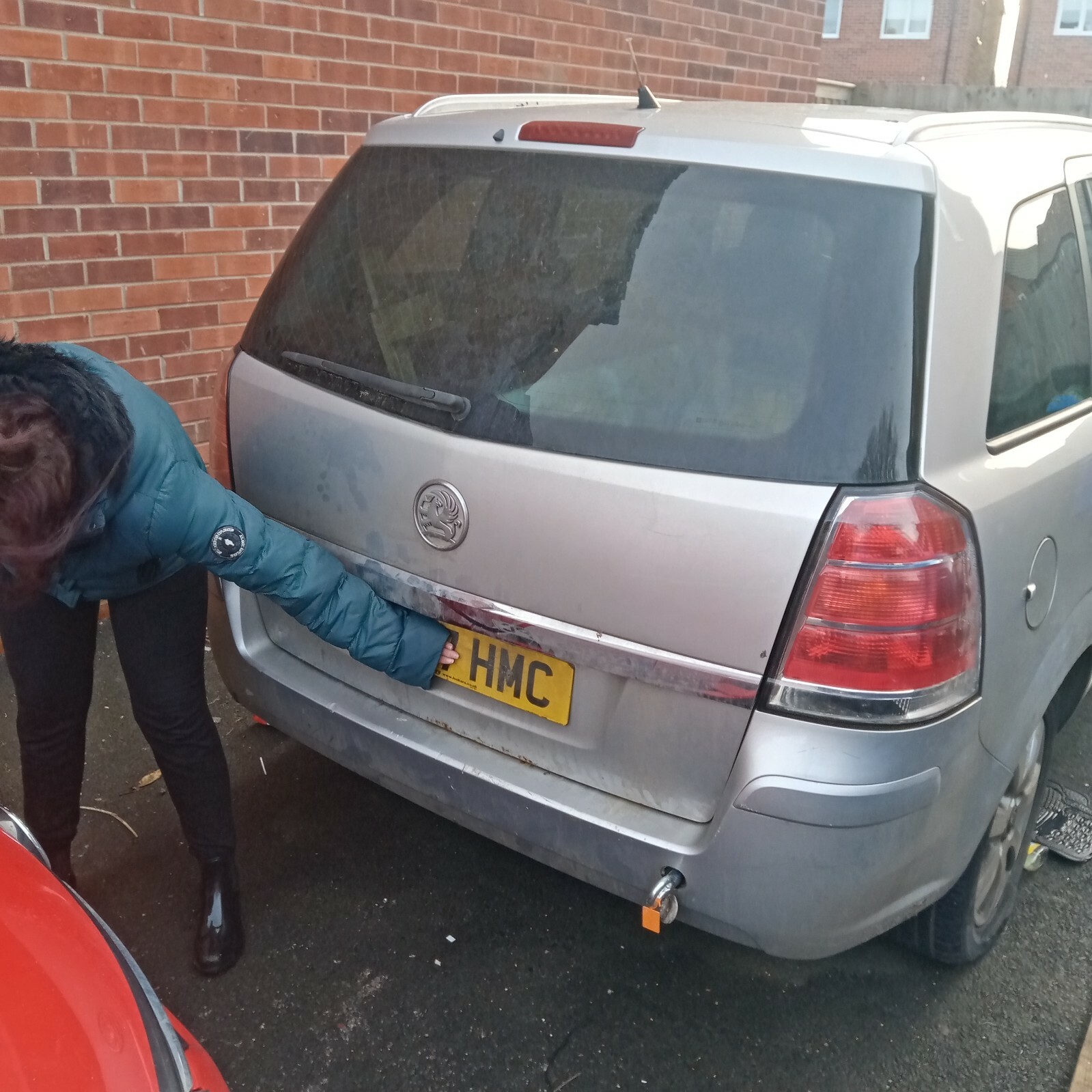 Image 2 - Vauxhall-zafira