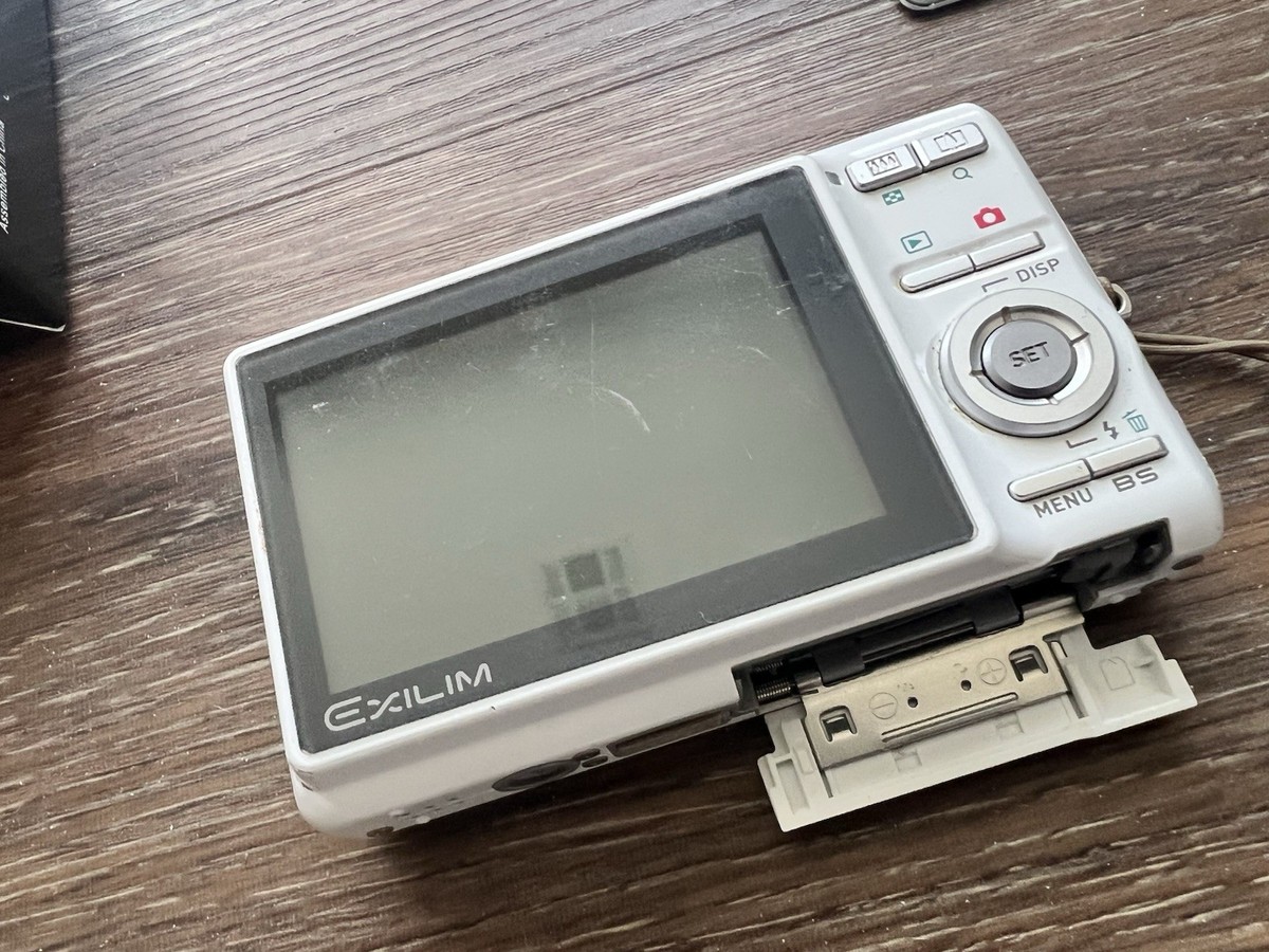 Casio Exilim EX-Z77 7.2 MP 3x Optical Zoom Compact Digital Camera