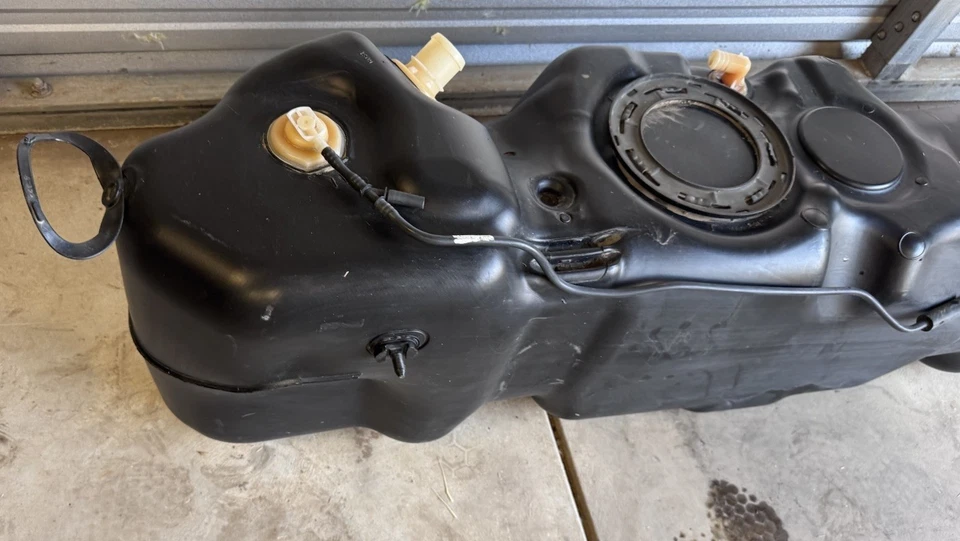 2013 2014 2015 Dodge Ram 2500 OEM Fuel Tank 6.7L Diesel RWD 32 Gal - Image 3 of 4