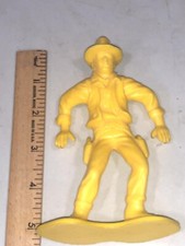 VINTAGE 1960's TIM MEE TOYS 5'' YELLOW COWBOY GUNFIGHTER PLASTIC
