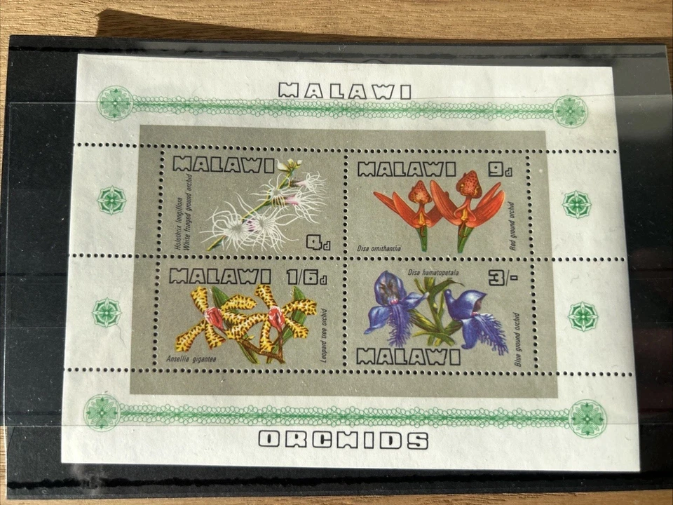 MALAWI  1969 Flora Flowers: Orchids. Miniature SHEET. Mint Never Hinged.   - Image 2 of 3