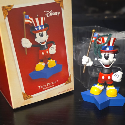 Hallmark Disney Mickey Mouse ''True Patriot'' Figurine 2005 5'' Christmas Ornament 