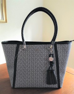 bolso gris guess