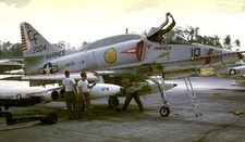 Douglas A-4E VMA-211 Wake Island Avengers Marines MahoganyModel Large Scale 1/32