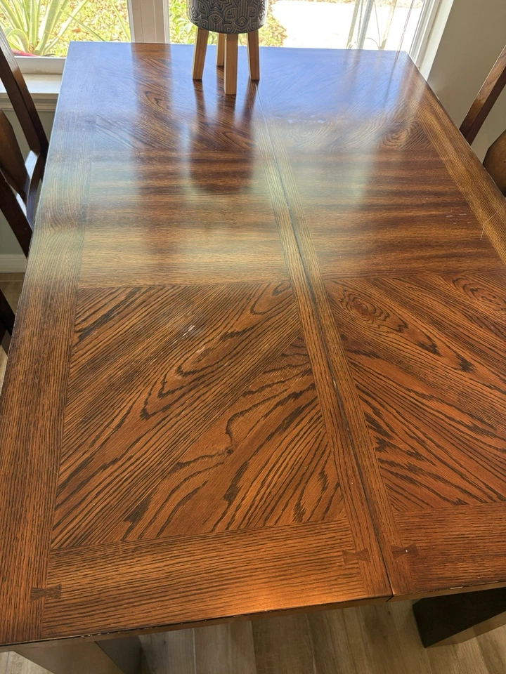 Mesa de comedor con sillas altura de bar Foto 2 de 4