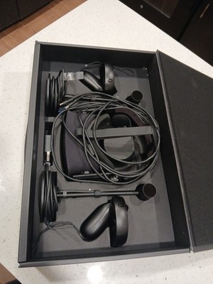 Meta Oculus Rift CV1 VR Virtual Reality Headset System
