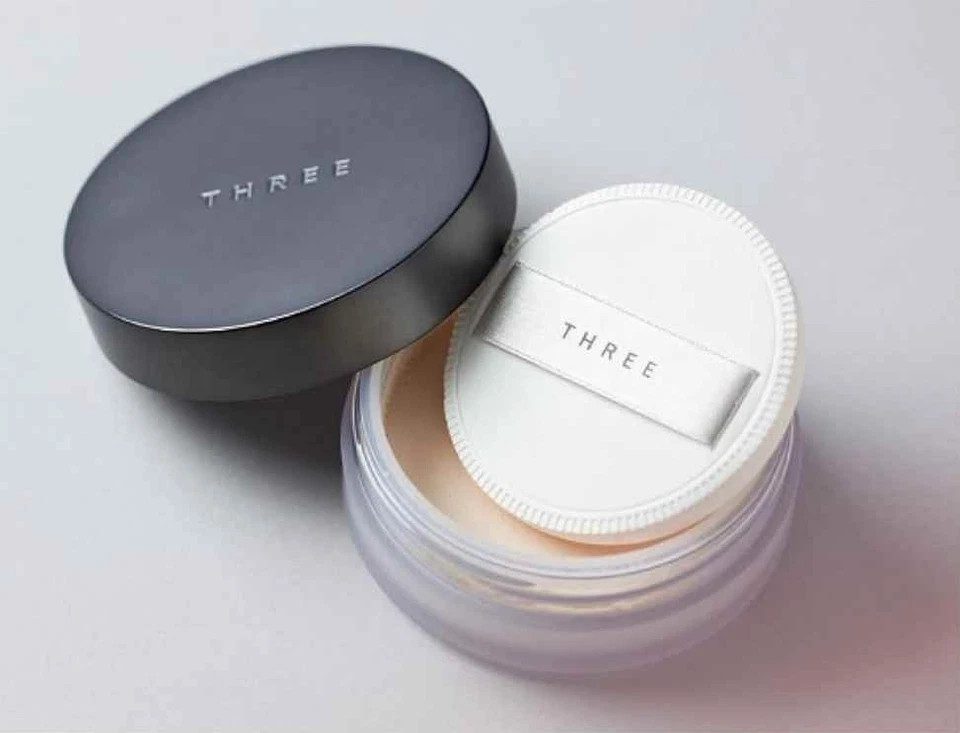 THREE Advanced Ethereal Smooth Operator Loose Powder 02 Glow Matte 10g Japan - Image 2 of 4