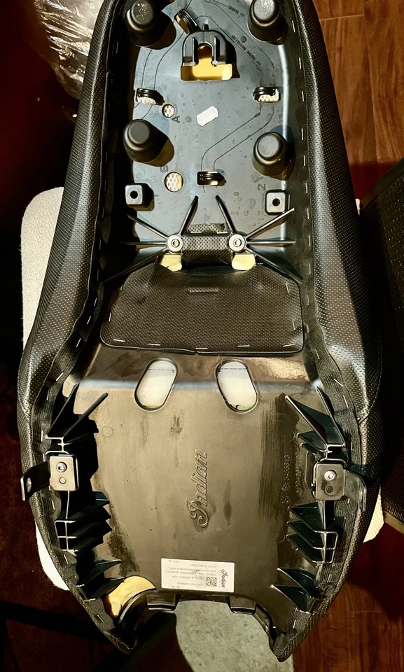 Asiento Indian Challenger-Pursuit Stock con respaldo para conductor Foto 2 de 4