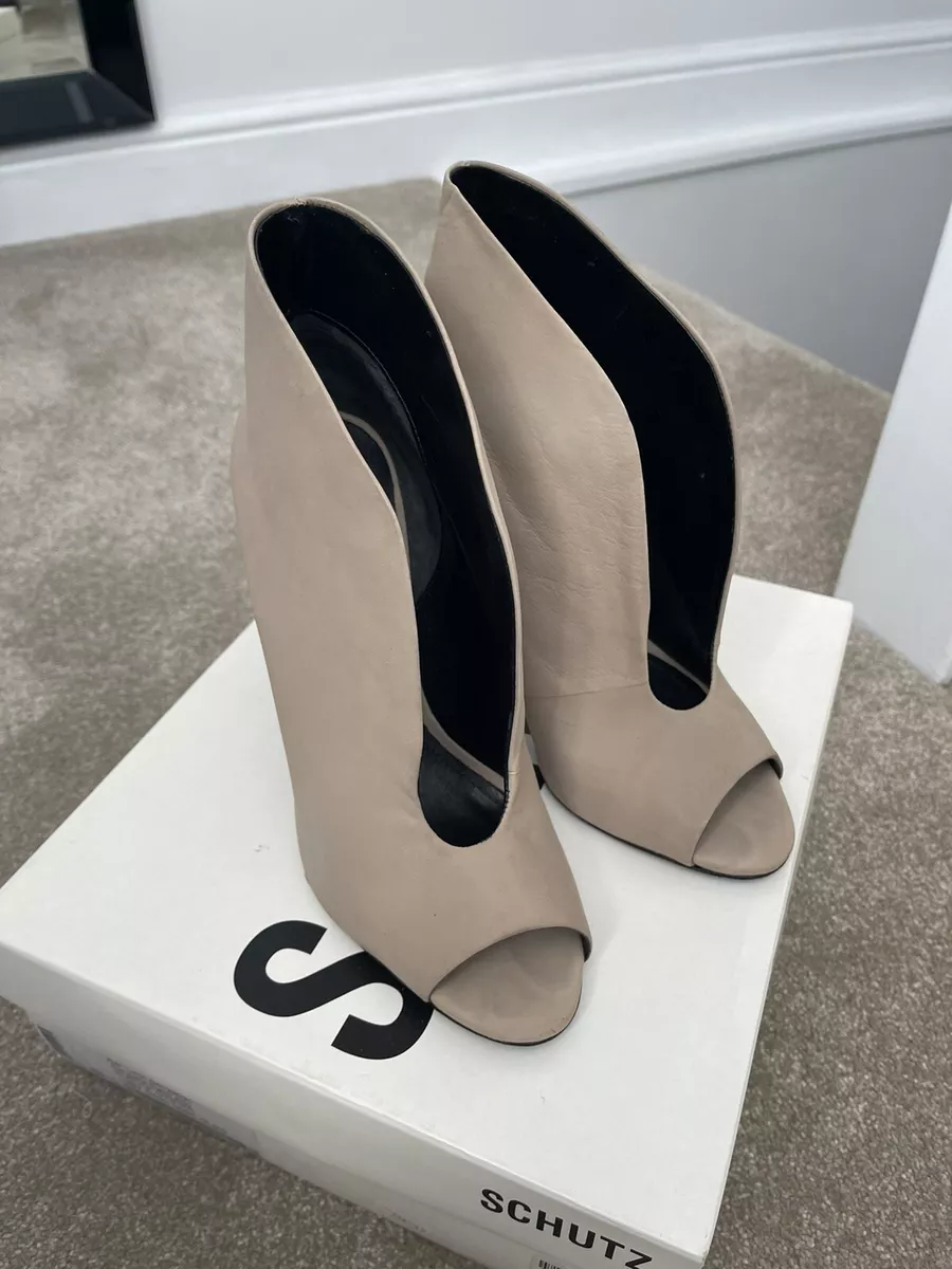 Schutz shoes customer service number hotsell