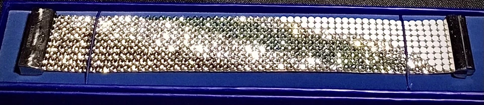 Brazalete boreal envolvente de cuero tachonado piedra cubierta de cristal Swarovski RARO Foto 3 de 4