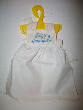 VINTAGE TOPPER SUZY HOMEMAKER DOLL APRON MINT, BIGGER THAN 1/6 SIZE A6