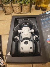 WowWee.MiP ROBOT...MISSING PIECES PARTS ONLY BUT HE DOES COME ON..ORIGINAL BOX