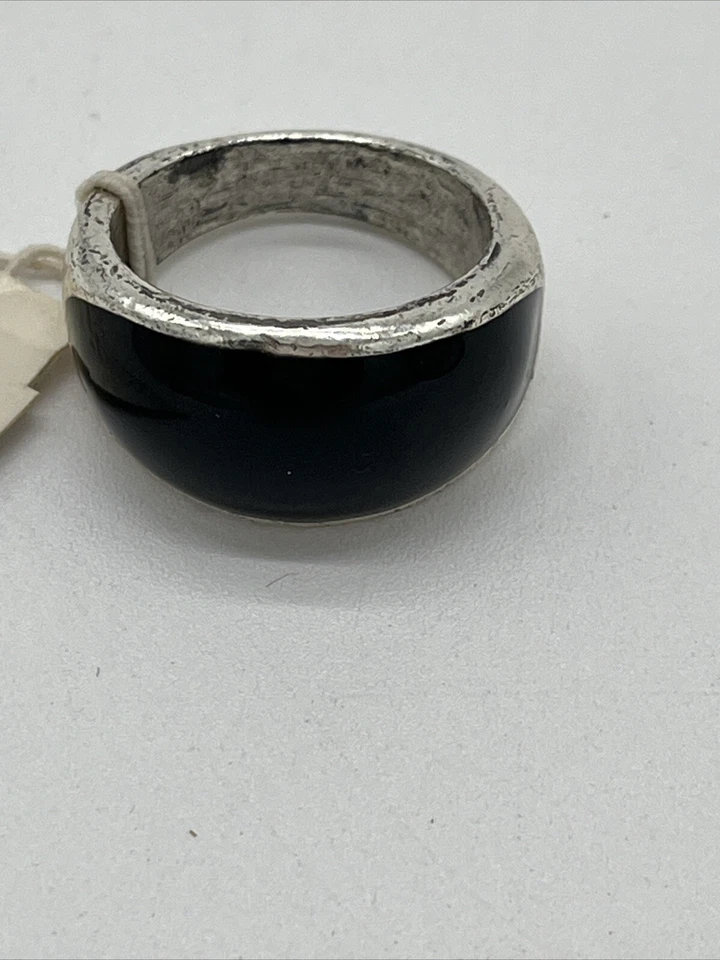 GUESS 男女通用银色戒指 带黑色宝石尺寸 10.5 全新带标签 — 第 2/4 张图片