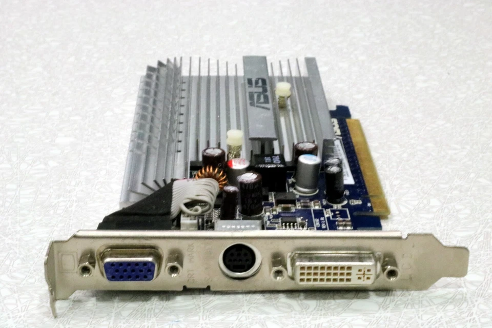 ASUS NVIDIA GeForce EN8400GS SILENT - Image 4 of 4