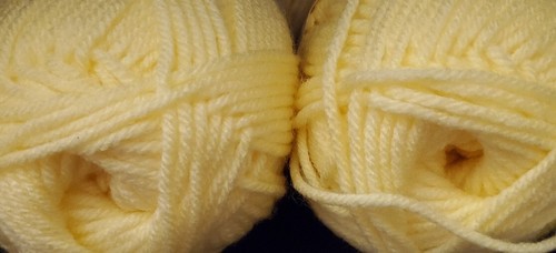2 HIELES/BOLAS DE MAJESTUOSO HILO GRUESO - AMARILLO CLARO - Imagen 4 de 4