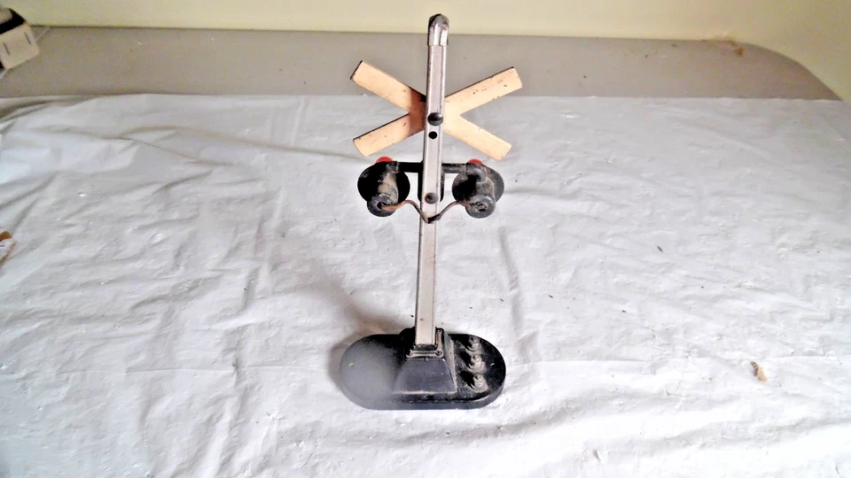 Lionel 154  /Postwar Highway Flashing Signal Tested Works  Fine - Image 2 of 4