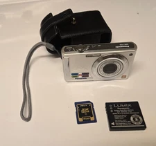 Panasonic LUMIX DMC-FS3 8.1MP 3x Zoom Digital Camera