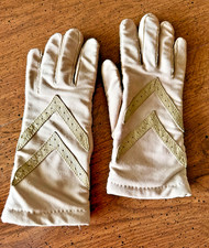 Vintage Isotoner Tan Driving Gloves Stretch Nylon Spandex One Size 9" x 3 ½"