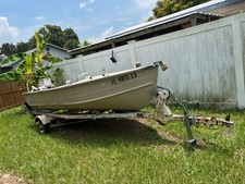 1959 Starcraft 13'10" Aluminum Boat + Title + Johnson 25 HP + Trailer - $800