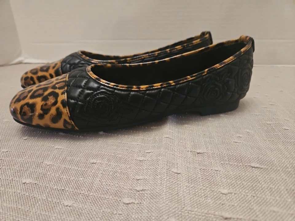 Taryn Rose Shoes 7 Reese Tan Black Leather Quilted Ballet Slip On Comfort Flat - Image 2 of 4