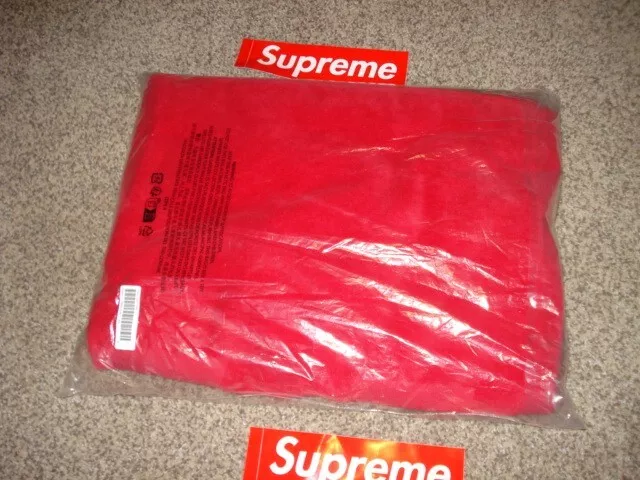 SUPREME NEW YORK RED TONAL LOGO BEACH TOWEL SS23A111 0888977974971