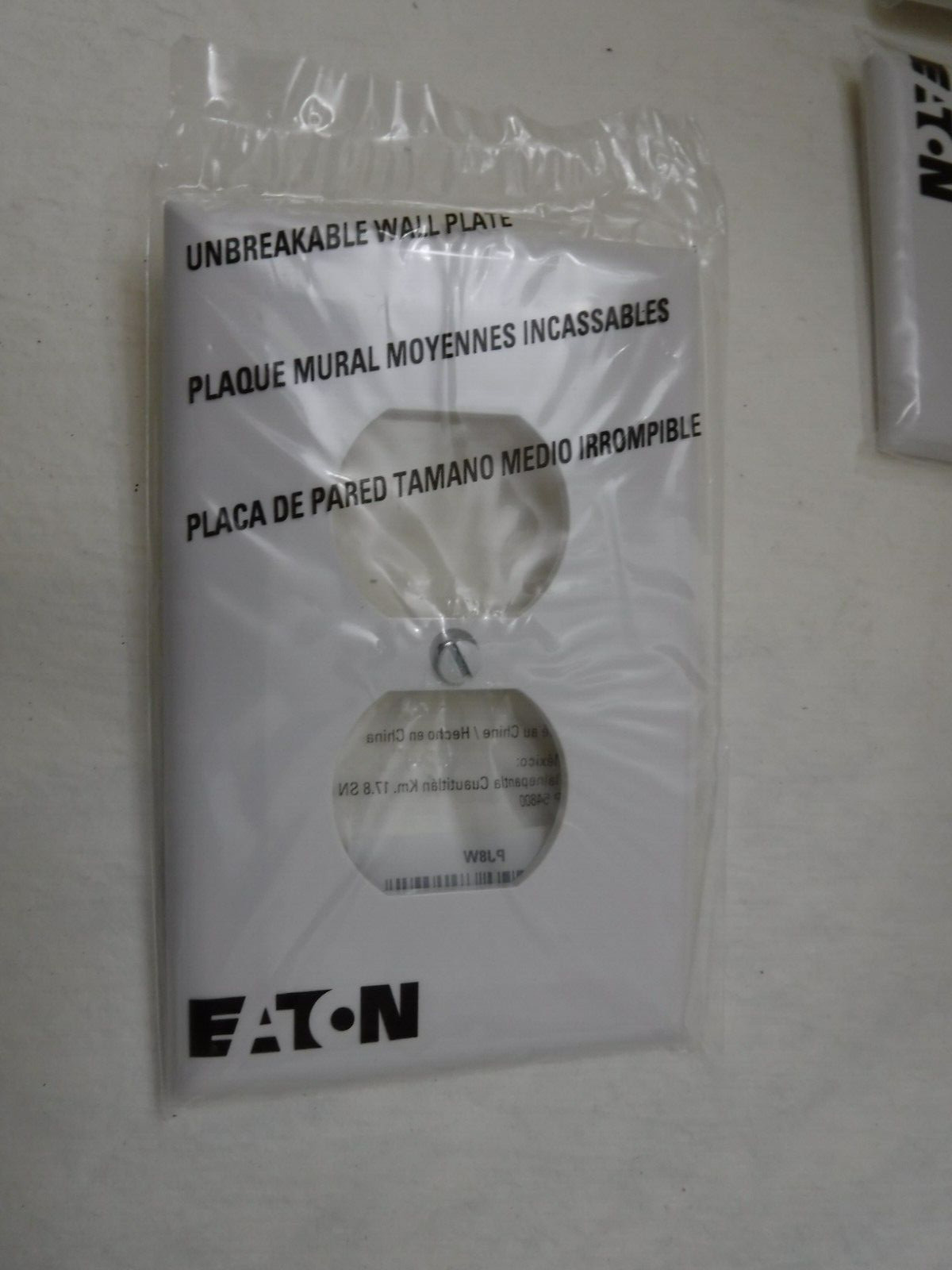(BOX OF 25) EATON Single-Gang Duplex Wallplates MID-Size Unbreakable White