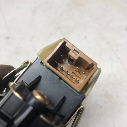 MITSUBISHI L200 K74T 4WD 2.5 DIESEL WINDOW SWITCH REAR RIGHT OSR 2001 - 2006 - Picture 3 of 4