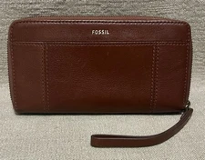 Fossil Brown Leather Wristlet Wallet Zip Around Purse Credit Cards Travel 137623