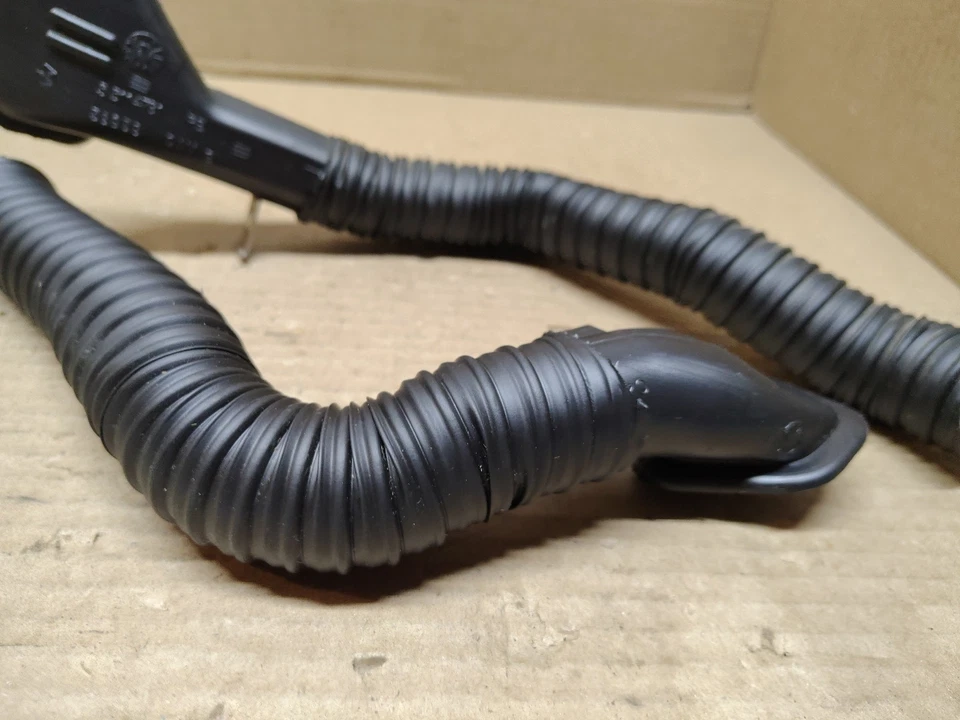 1994-97 Dodge Ram Pair Window Vent Duct 55114781 - Image 2 of 4