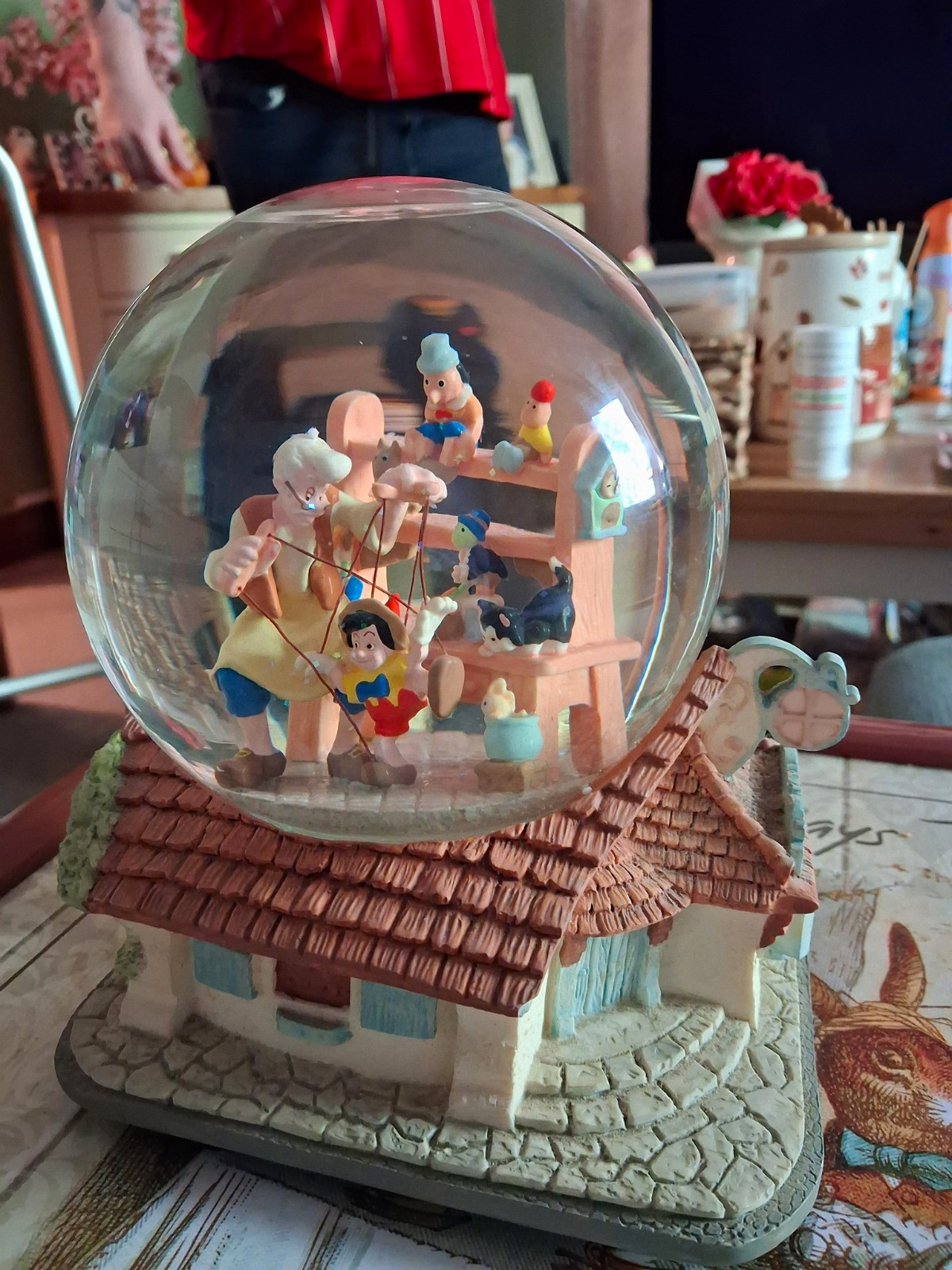 Disney Pinocchio & Geppetto Snow Globe Dome Cottage Base Glass Resin