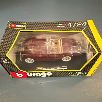 Bburago Jaguar XK 120 Roadster 1:24 Diecast Car Burgundy Unopened w/ Case