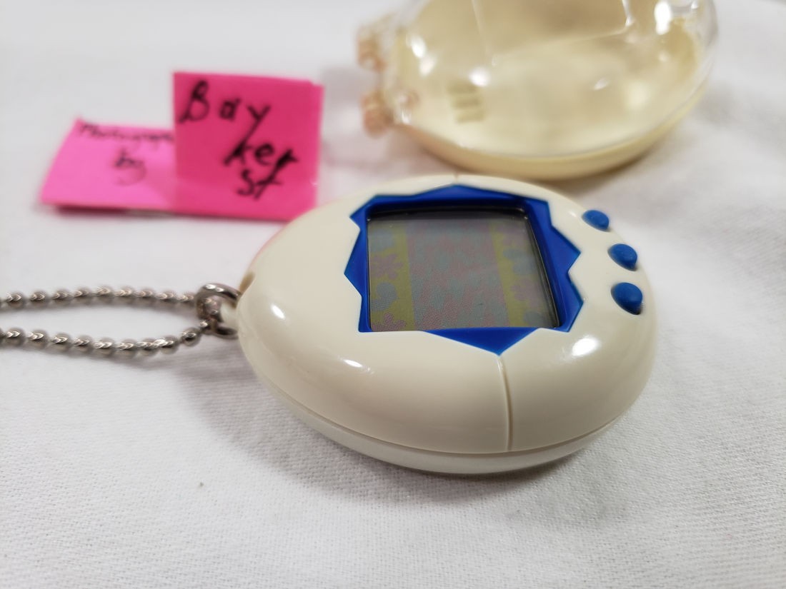 オリジナル タマゴッチ Gen 1 Tamagotchi Generation 1 ENGLISH Plastic Hard Case Blue White tama