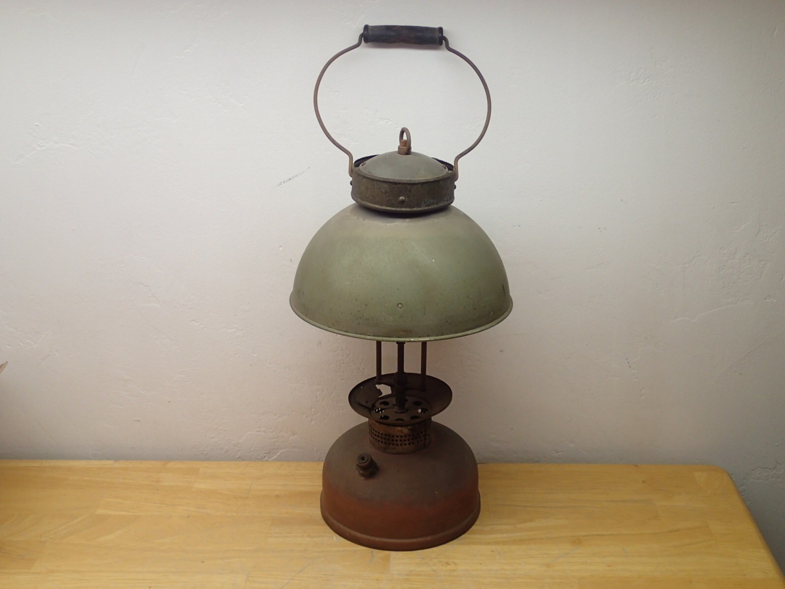 Sunshine Safety Outdoor Lamp Coleman Arc Lantern Estate Item Needs Restoration