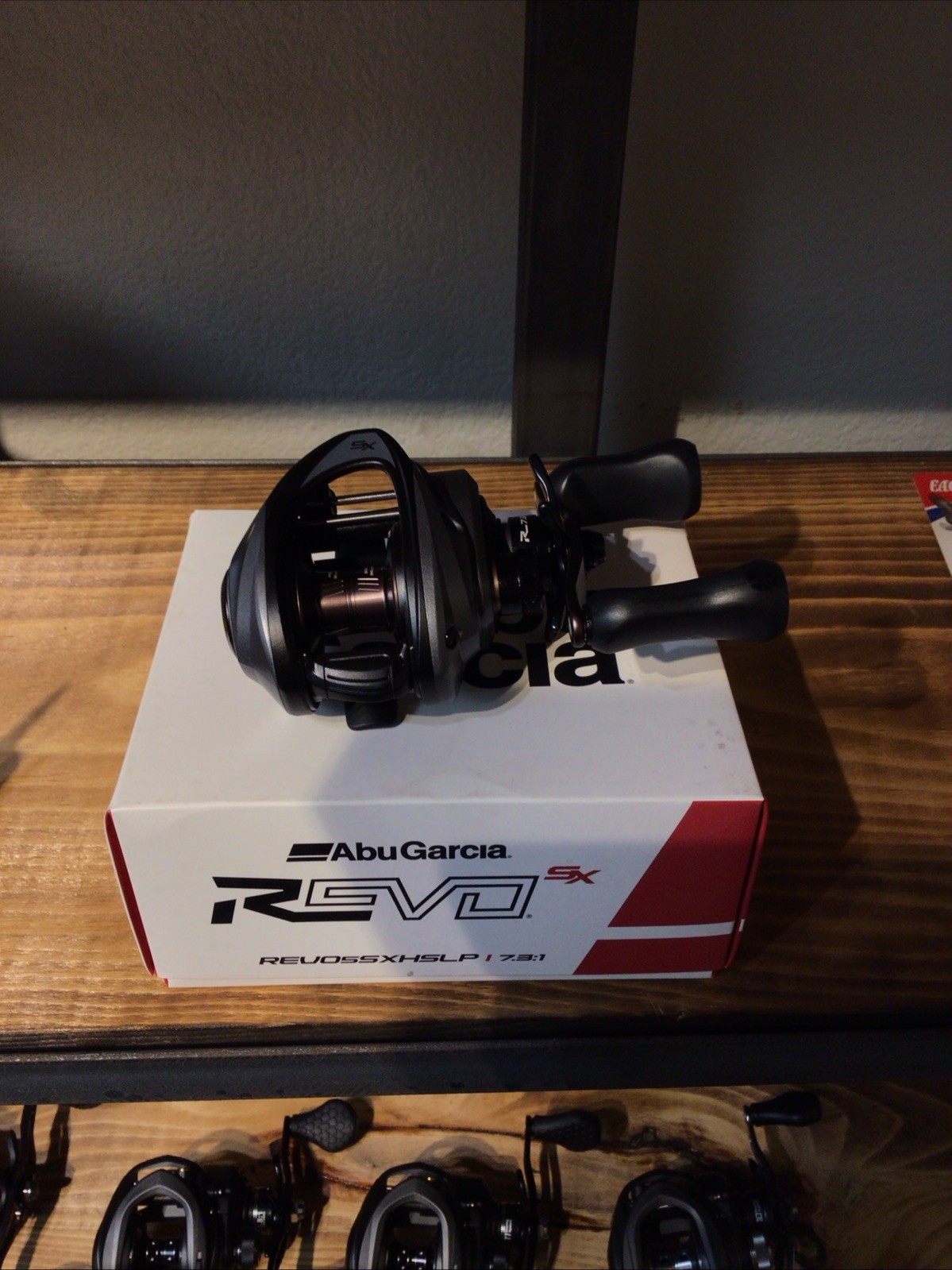 Abu Garcia &lrm;REVO5 SX-HS LP RH Baitcast Reel 7:3:1