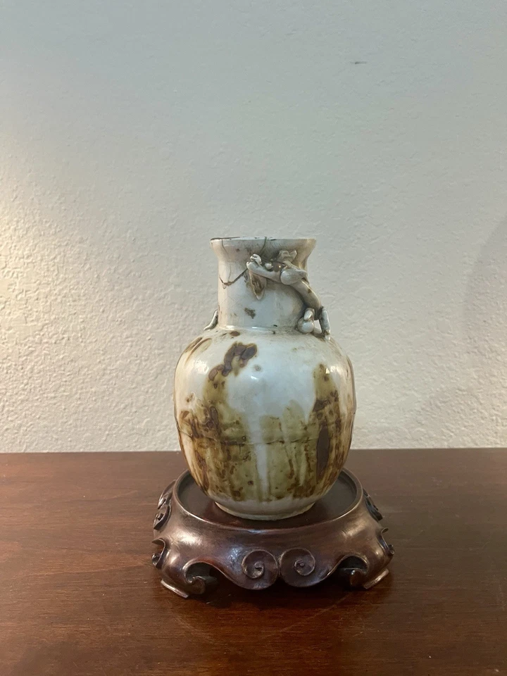 Jarrón antiguo chino de porcelana de dragón esculpido en horno del norte, 堆塑龍紋北方窯口瓶,口沿 有修復 Foto 3 de 4