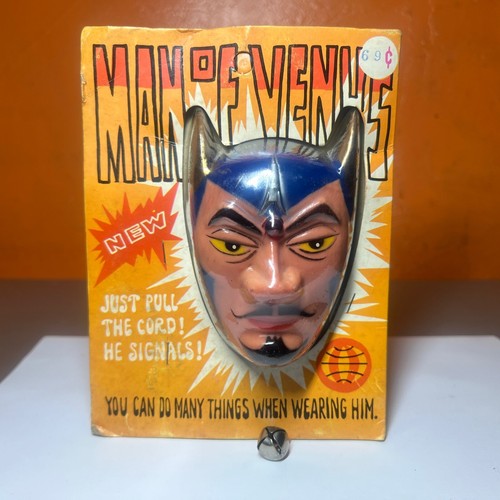 Man Of Venus Devil Super-O-Man Halloween Novelty Light Pin Vintage MOC RARE