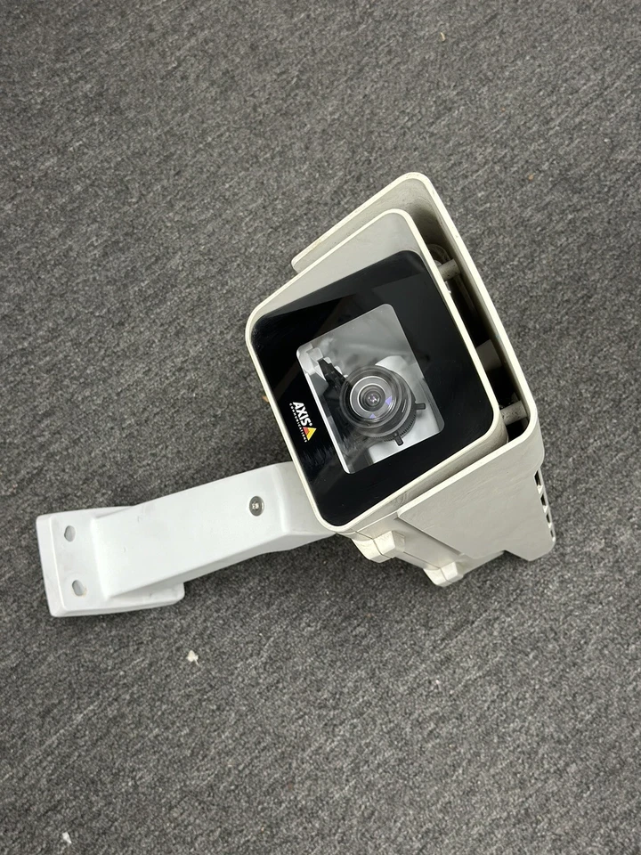 Axis P1365-E Network Wired Security Camera - Image 2 of 4
