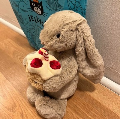 Authentic Jellycat Bashful Beige Bunny Birthday Cake Brand NWT