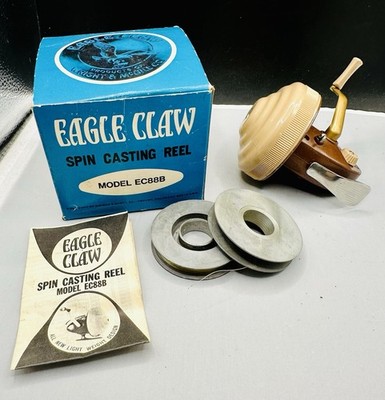 Vintage EAGLE CLAW EC88B Fishing Reel W/ Original Box & More (Small Crack)