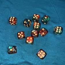 Dice D6 Set Of 12 Swirled Dice 16mm Green And Red With Gold Pips