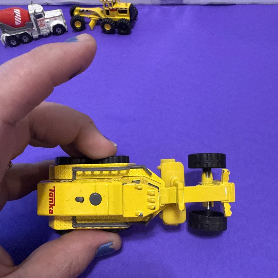 Lot Of 3 Construction diecast vehicles used. Matchbox and Tonka - Image 3 of 4