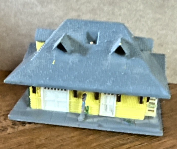 HO scale - Passenger Station  Approximately 3" x 2". - Image 3 of 4