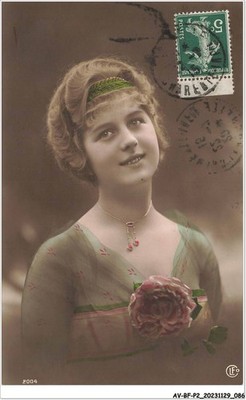 AV-BFP2-0231 - FANCY - WOMAN - Young woman with a rose