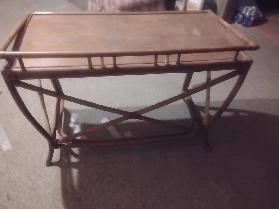 Escritorio de ratán de los años 50 es de bambú y mimbre de mediados de siglo Foto 3 de 4