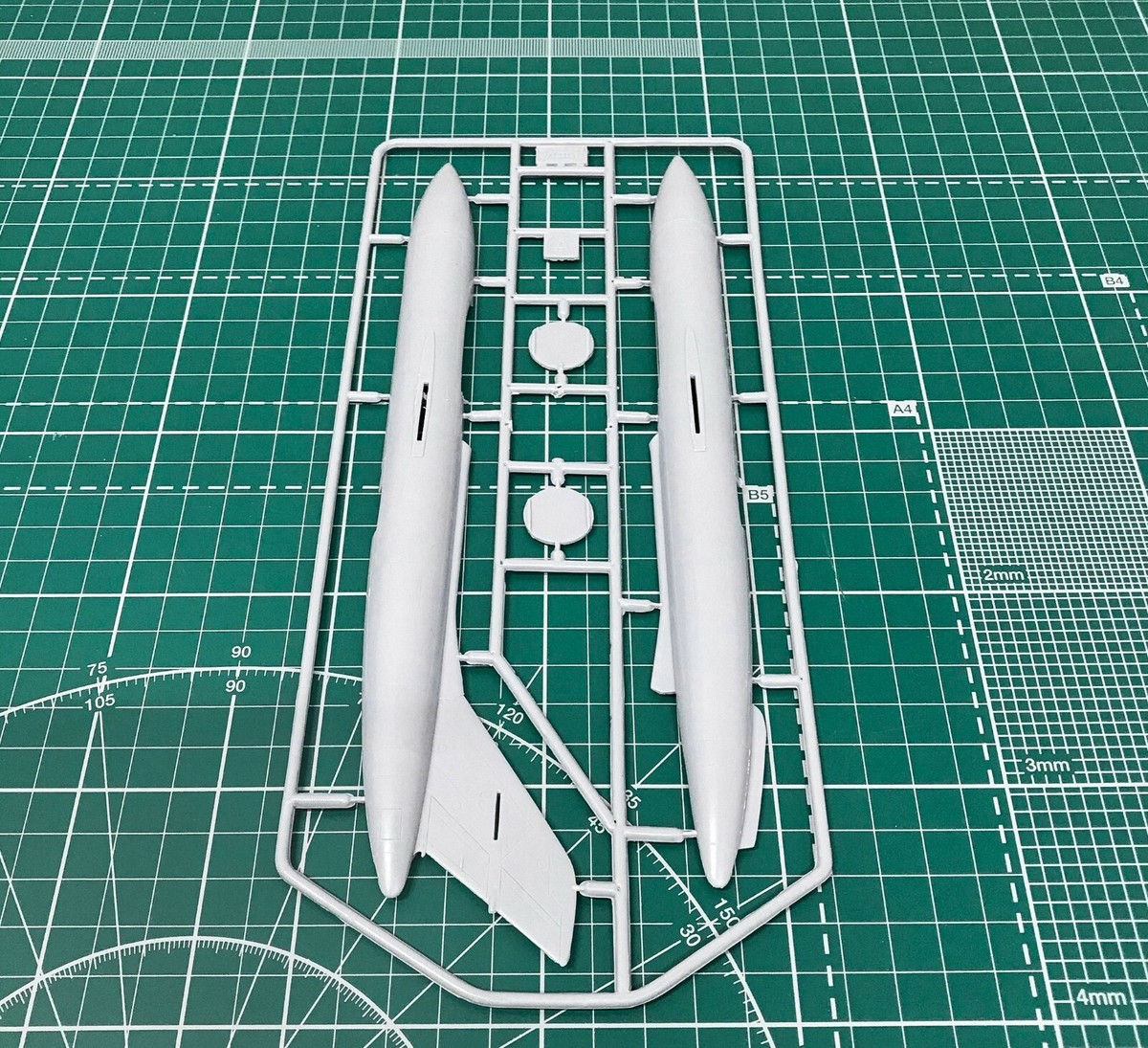 Yakovlev Yak-27 K-8 Scale Aircraft 1/72 - Plastic model kit AMODEL